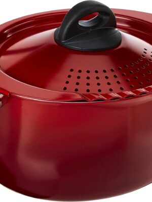 5.5 Quart Pasta Pot with Strainer Lid, Red – Elongated Oval Pot for Longer Spaghetti, Lasagna, Penne & Farfalle Noodles, Heat Resistant Handles & Nonstick Interior, Large Pot for Cooking